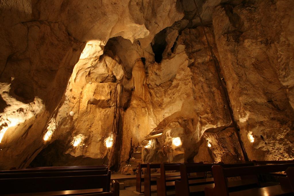 Capricorn Caves Hotel Rockhampton Ngoại thất bức ảnh